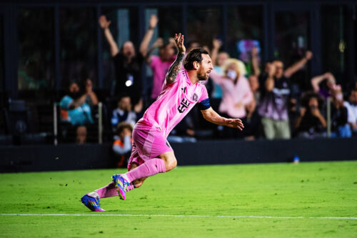 photographing messi